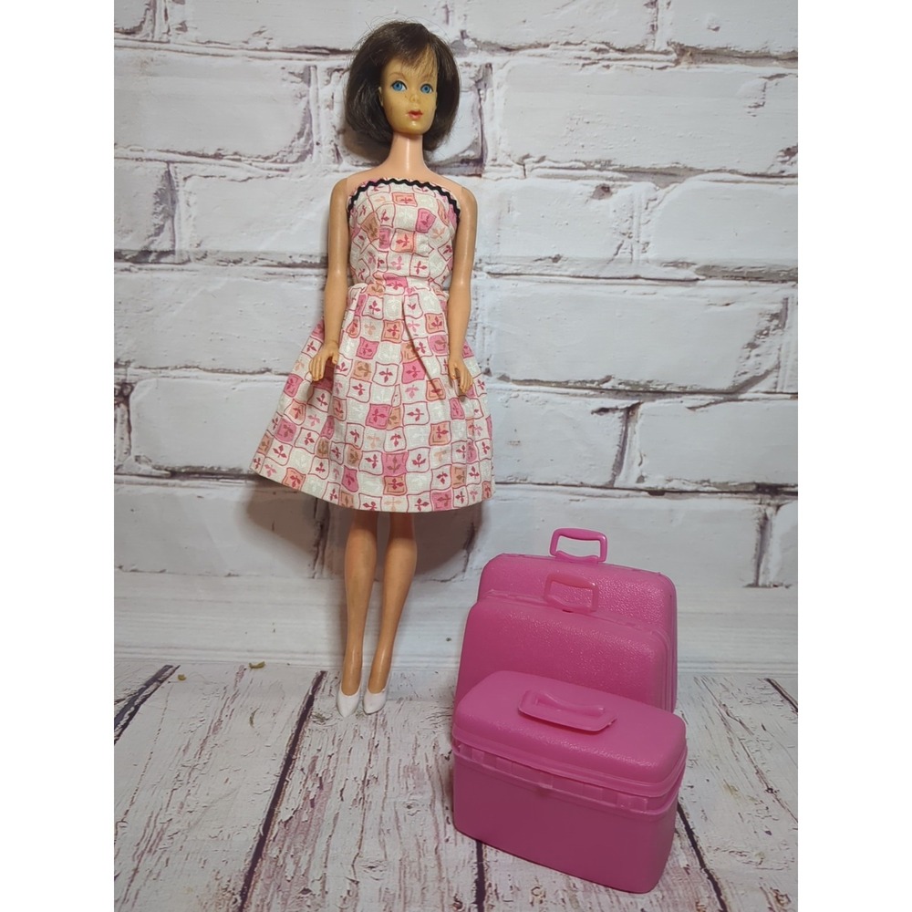 Vintage Barbie Brunette Hair Fair On Standard Straight‎ Leg Body